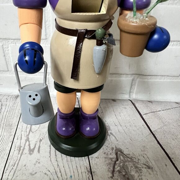 Lady Gardener Wood Nutcracker Erzebirge Germany Christian Ulbricht - Picture 11 of 16